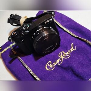 (SOLD)Nikon 1 J5 DSLR Mirrorless Digital Camera | 10-30mm Lens|New Chargr/batt